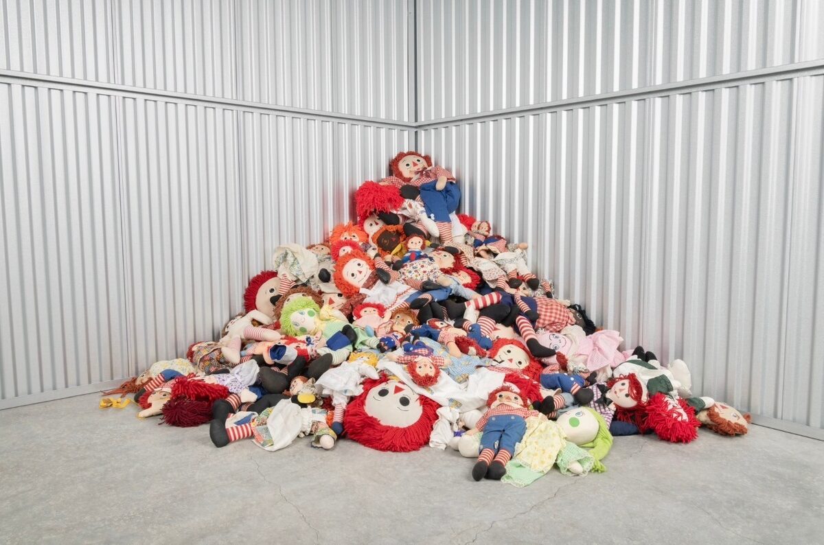 Jason Yates, *[Some People's Children](\artworks\6b7b1eca-48de-4f2f-b0f9-68ac753117de)* (2025)