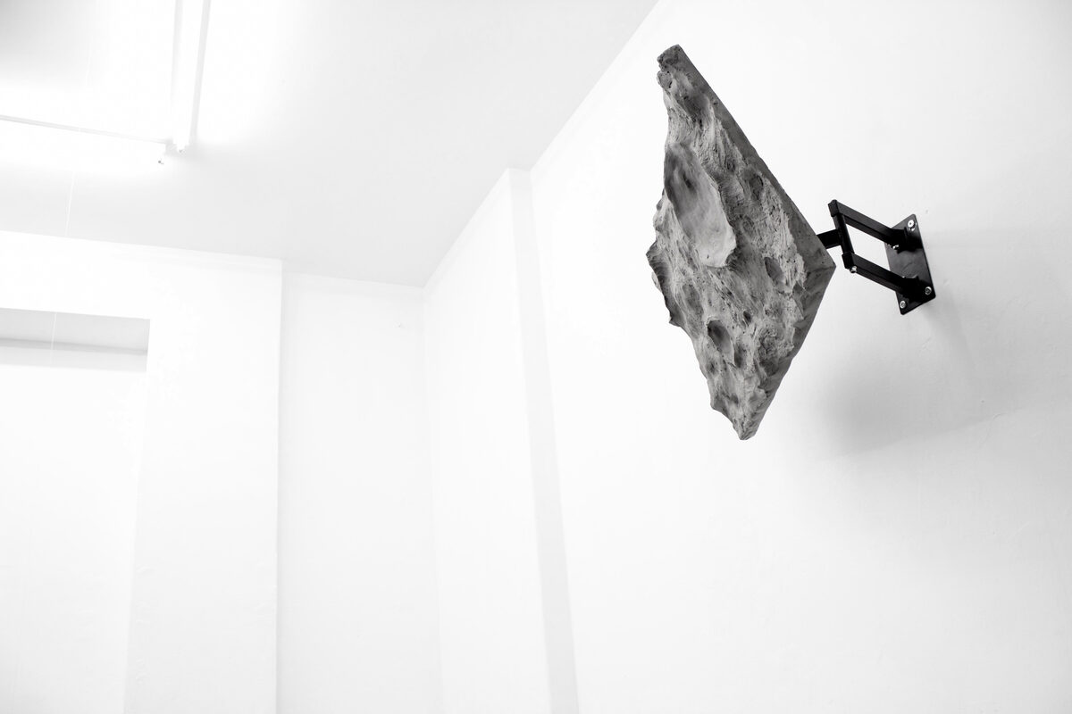 Rodrigo Red Sandoval, *[Satellite](\artworks\937720c1-6b31-4564-a373-c43f91399f87)* (2015)