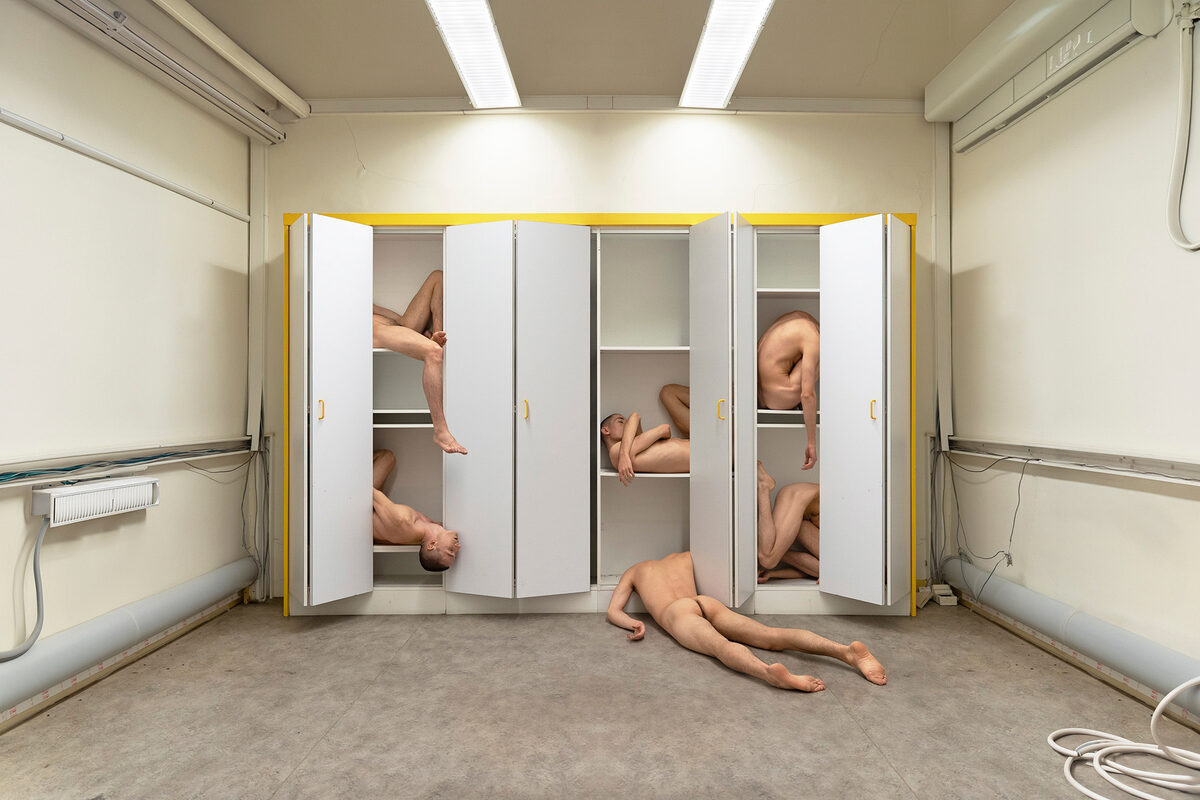 Fañch Le Bos, *[Dé-corps, Armoire](\artworks\fcafef9c-ed3b-4af4-be3c-08de9713813b)* (2024)