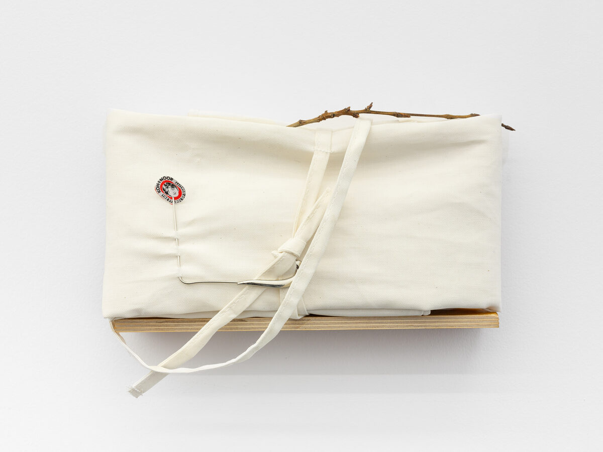 Linda Lach, *[I started living in a shoebox recently](\artworks\6b77f347-0042-4f63-d302-08de99952183)* (2026)