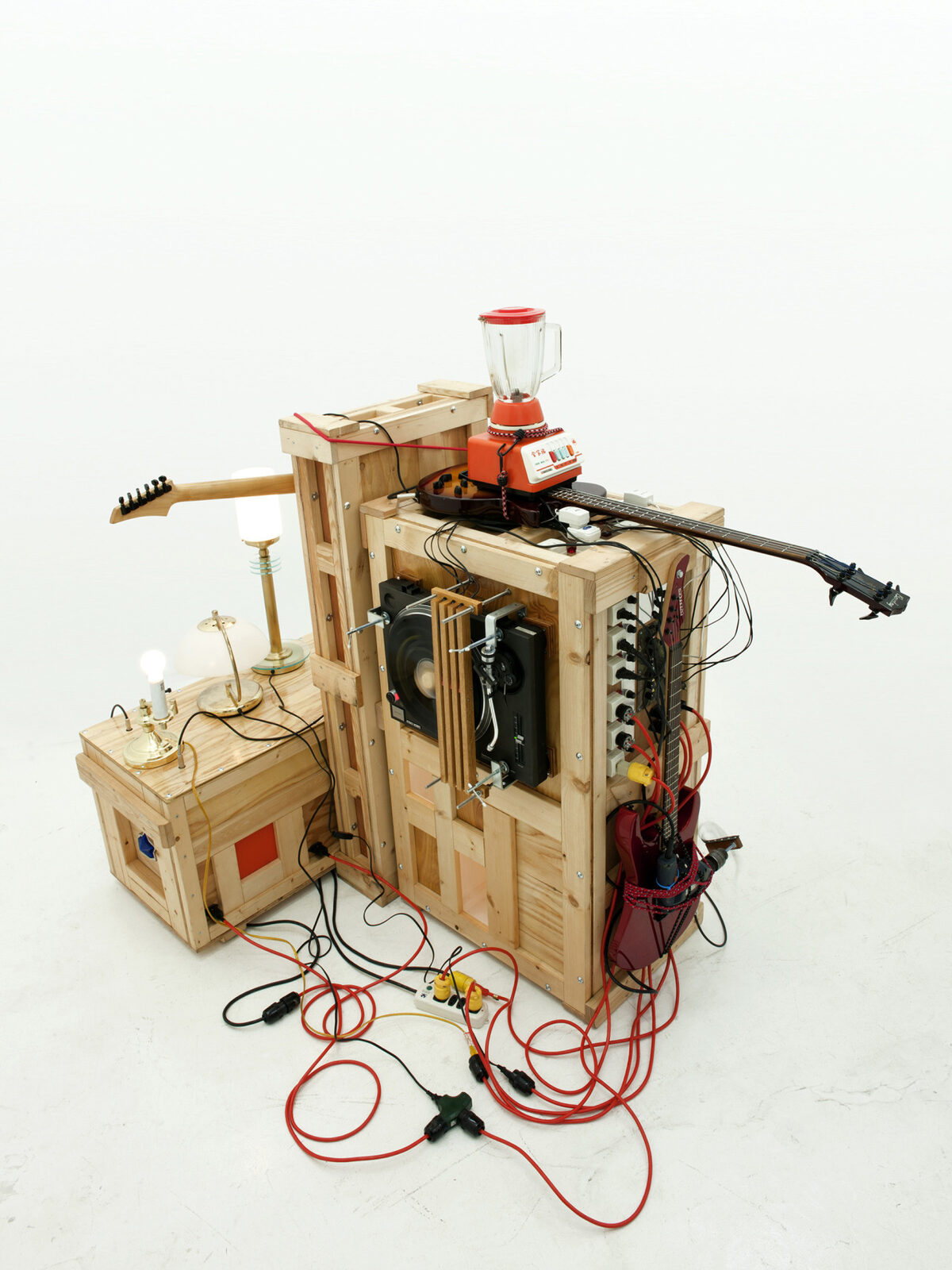 Ujino Muneteru, *[The District of Plywood City](\artworks\db7dd6bb-5a9a-4922-ff7f-08de73208f99)* (2011)