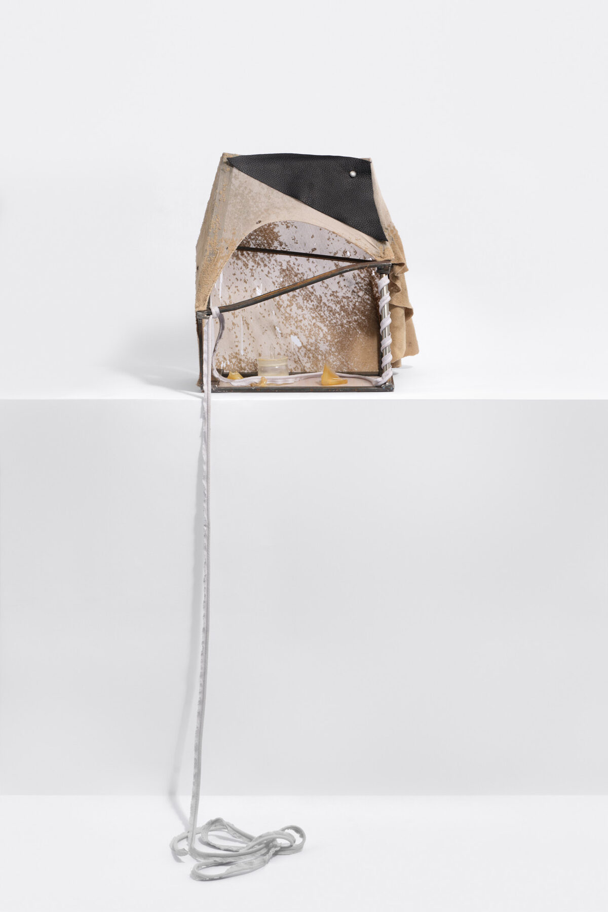 Linda Lach, *[This relief might feel unusual](\artworks\22e5f345-b79e-42b2-d301-08de99952183)* (2025)