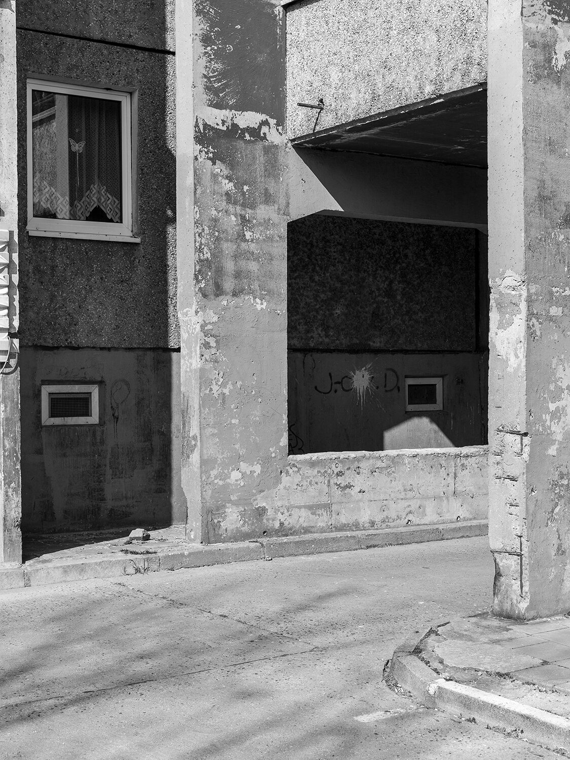 Eric Meier, *[Schmetterling (Butterfly)](\artworks\1cfc076d-8cd8-4e2c-5f32-08de931a5347)* (2021)